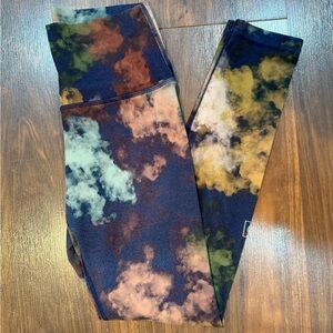 Fleo cloud print leggings, size small